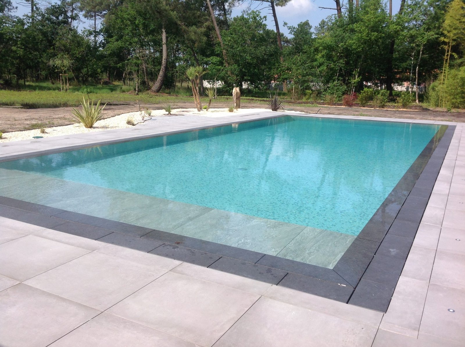 Polypropylen-Pool im Garten