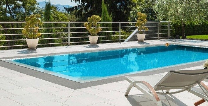 Pool mit Überlaufbecken (Infinity-Pool)
